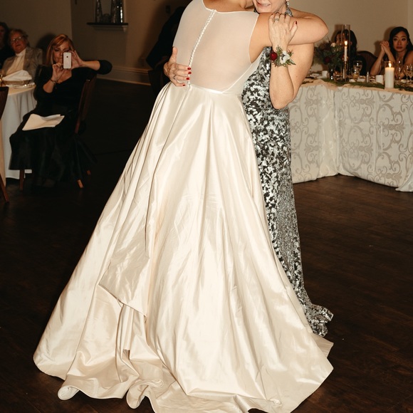 Paloma Blanca Wedding Dress - Picture 3 of 3